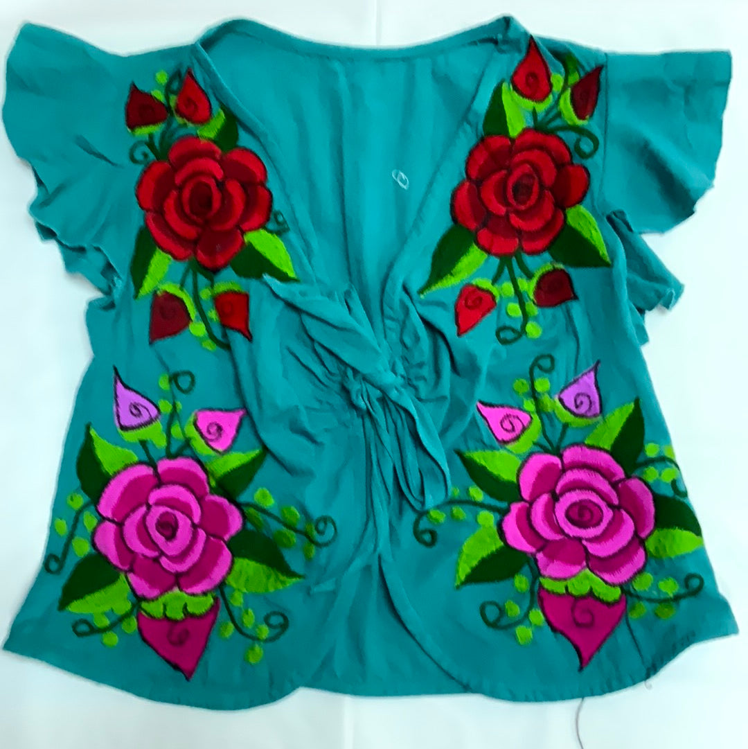 Blusa con amarre bordada